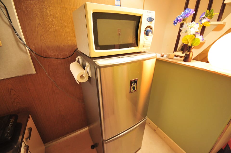 Basic House, 3 Bedrooms, Non Smoking, City View | Private kitchen | Fridge, microwave, oven, stovetop