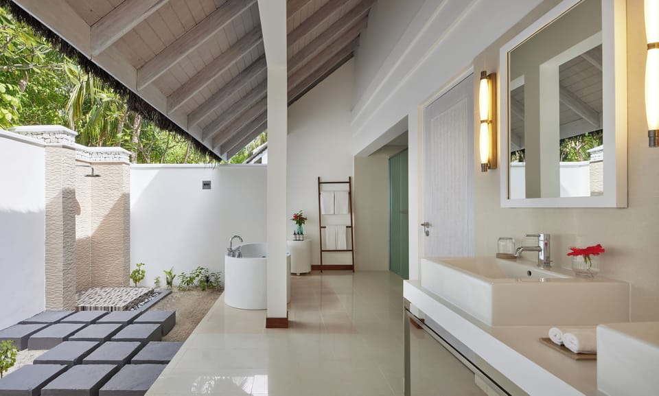 Beach Duplex Suite with Private Pool | Bathroom | Combined shower/tub, jetted tub, rainfall showerhead