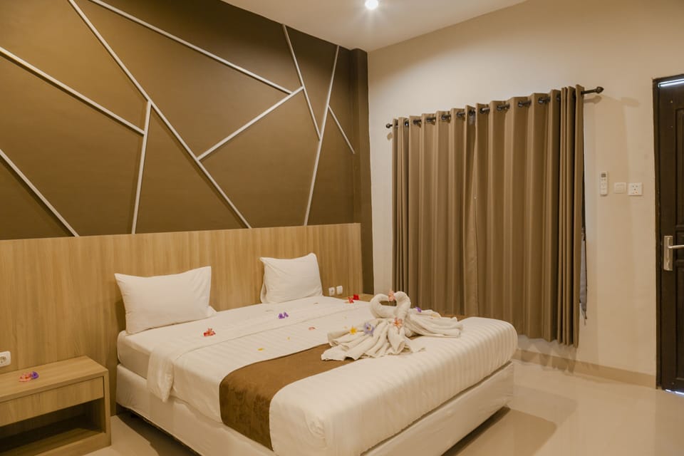 Deluxe Room | Desk, WiFi (free), bed sheets