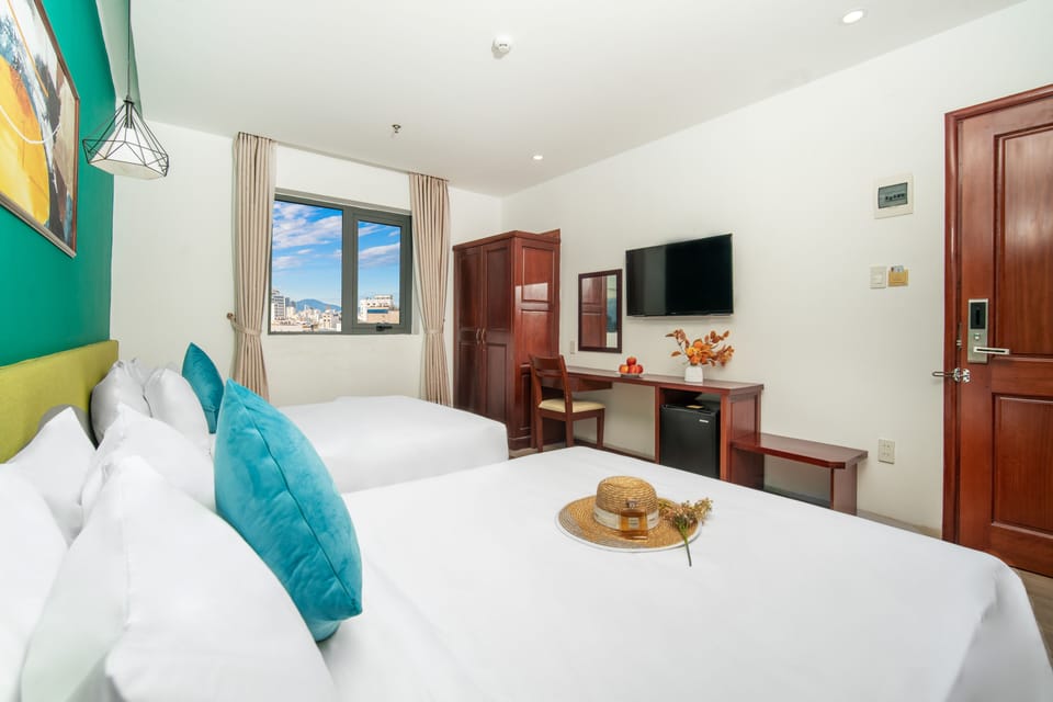 Family Room | Minibar, in-room safe, desk, laptop workspace