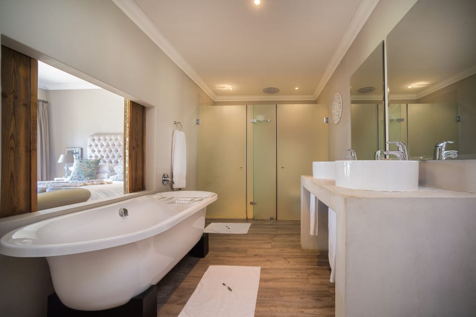 Superior Double Room, 1 Bedroom | Minibar, in-room safe, cribs/infant beds, free WiFi