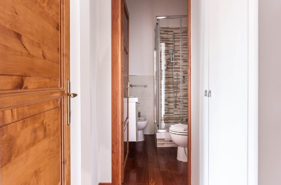 Standard Double Room, Balcony | Bathroom | Shower, free toiletries, hair dryer, towels