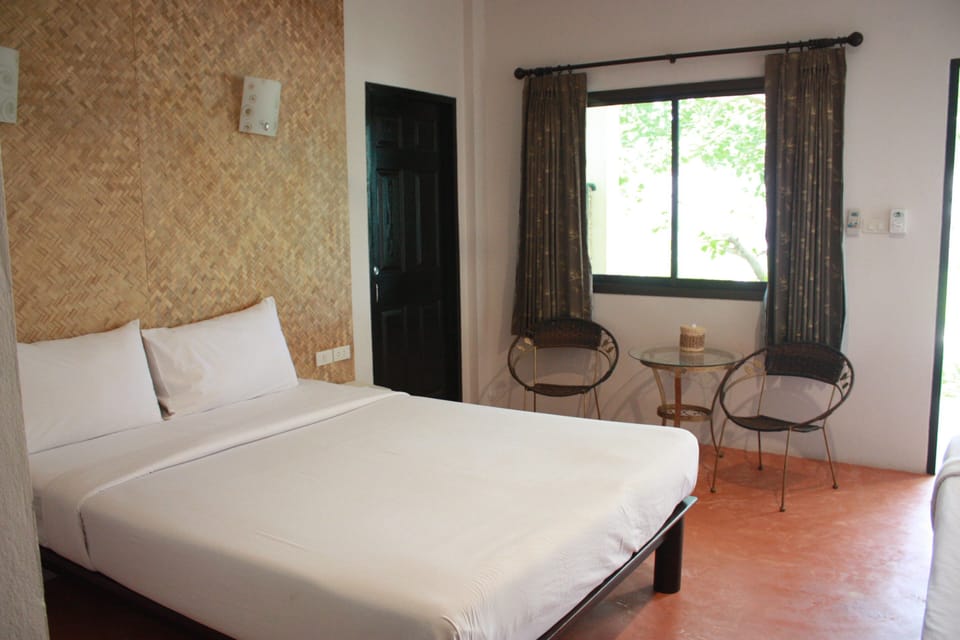 Superior Room | In-room safe, desk, cribs (free), WiFi (free)