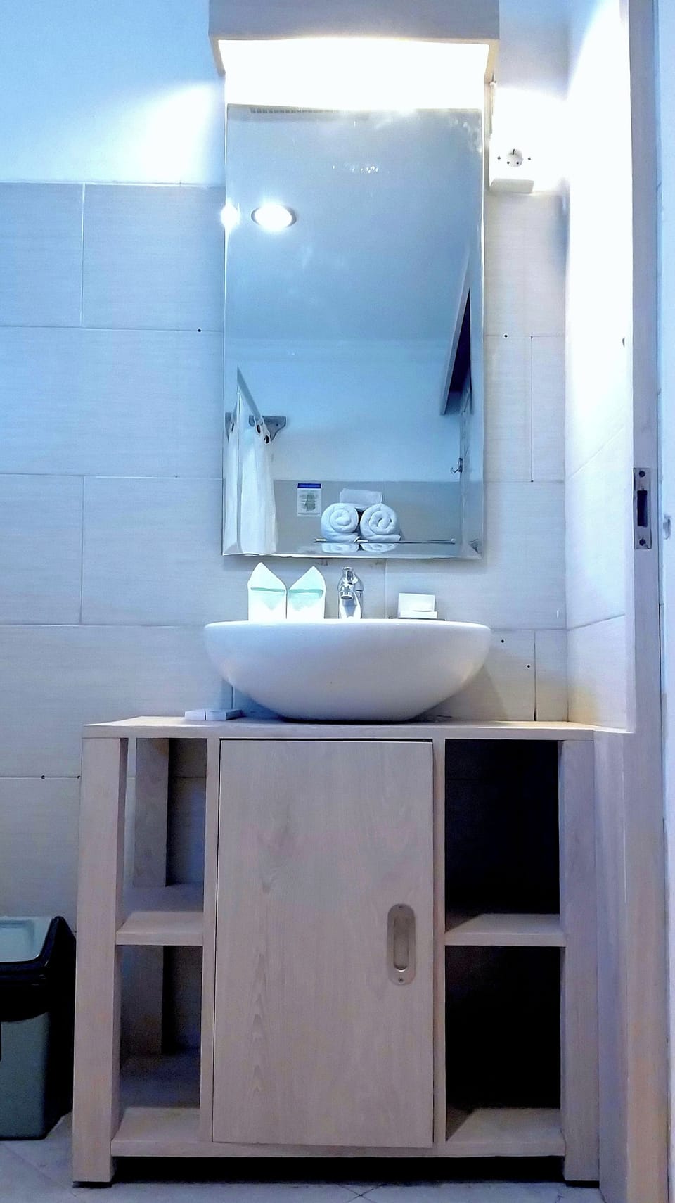 Deluxe Double Room, Pool View | Bathroom | Shower, rainfall showerhead, free toiletries, slippers