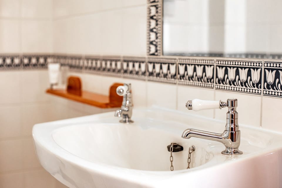 Double Room | Free WiFi, bed sheets, alarm clocks