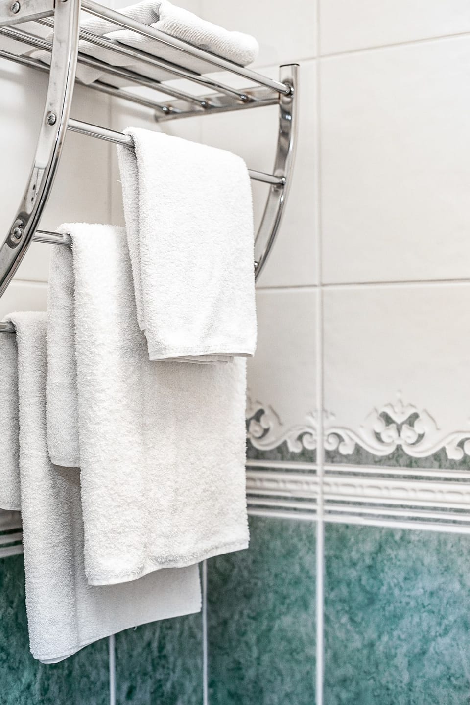 Twin Room, 2 Twin Beds, Garden View | Bathroom | Free toiletries, towels, soap, toilet paper