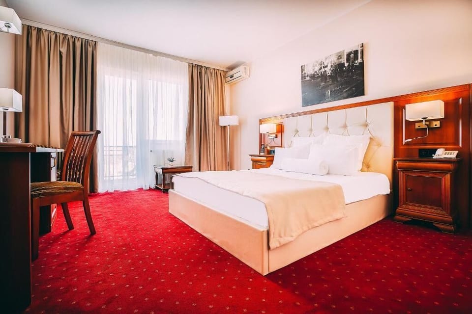 Superior Double Room, 1 Queen Bed | Premium bedding, minibar, in-room safe, desk