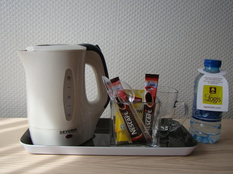 Coffee/tea maker, electric kettle