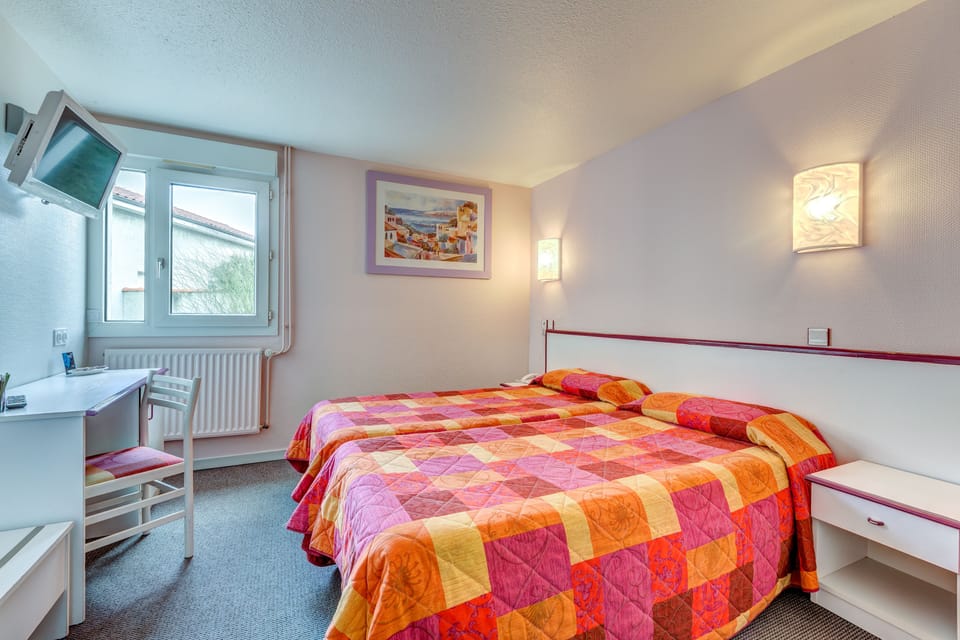 Superior Double Room | 1 bedroom, premium bedding, in-room safe, desk