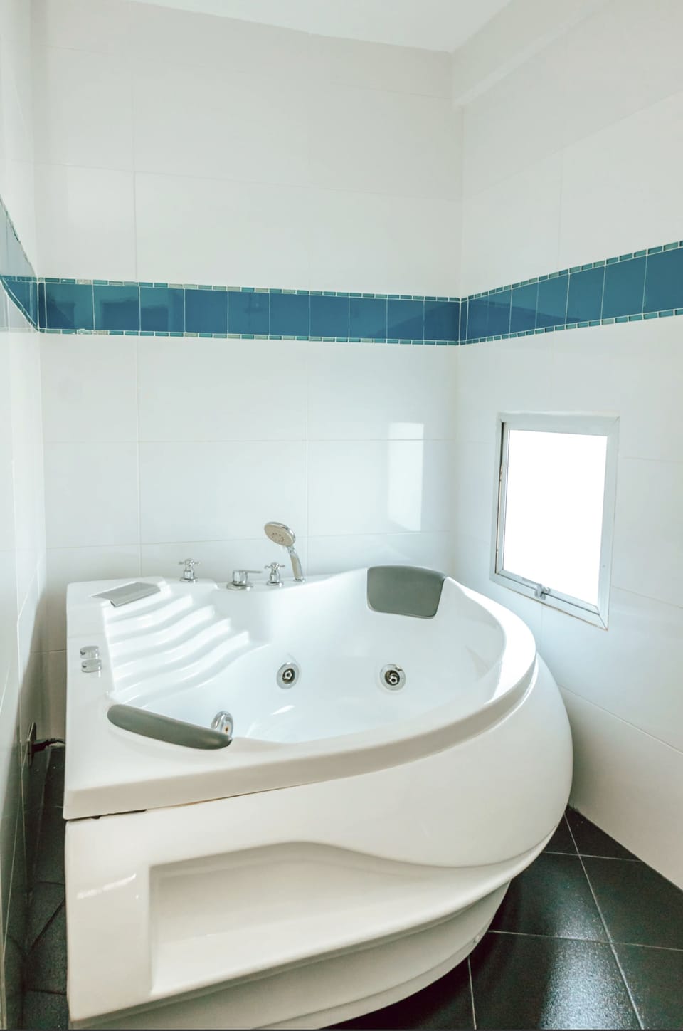 Superior Suite | Jetted tub