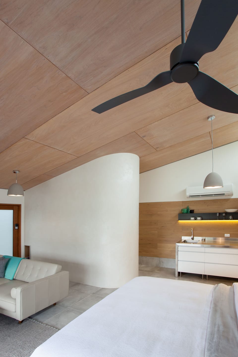 Studio 2 | Premium bedding, pillowtop beds, iron/ironing board, WiFi (free)