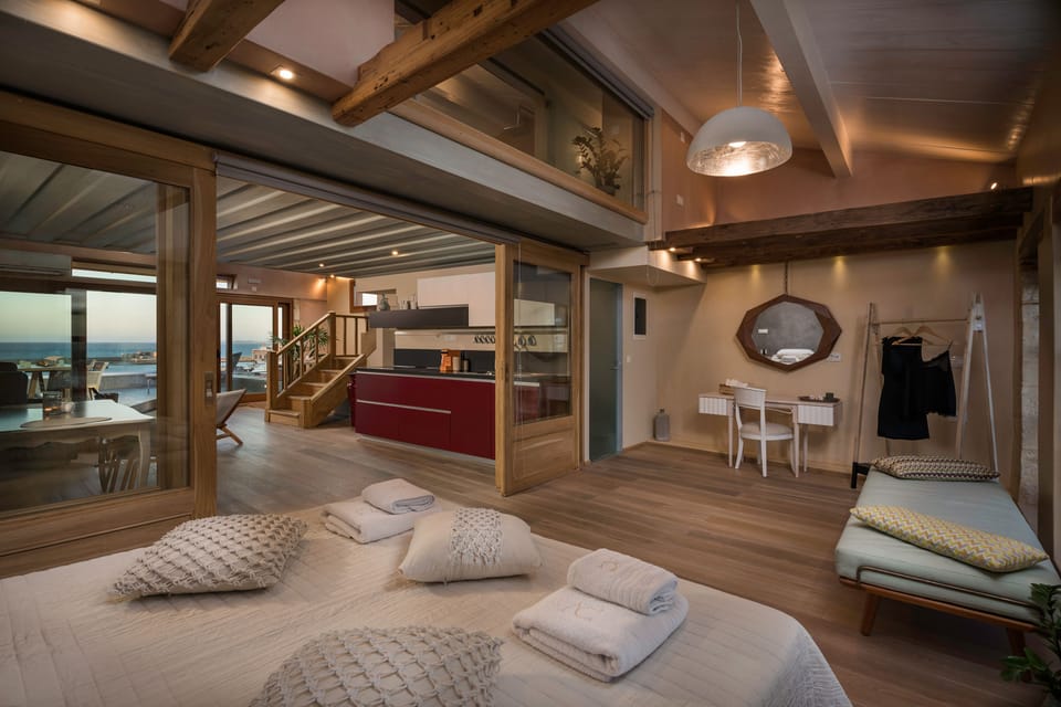 Panoramic Penthouse, 2 Bedrooms, Hot Tub, Oceanfront | Egyptian cotton sheets, premium bedding, minibar (free items)