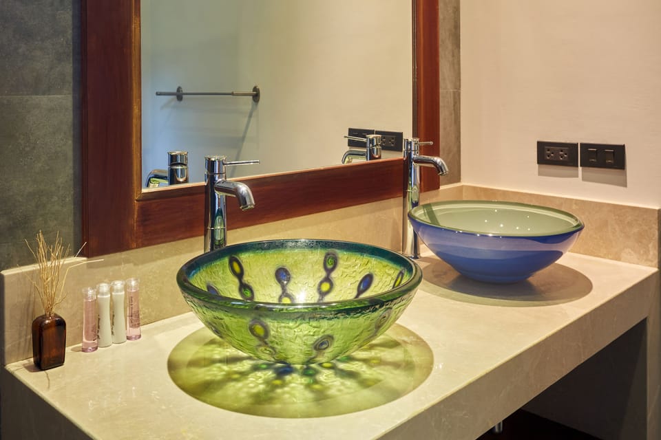 Bathroom sink