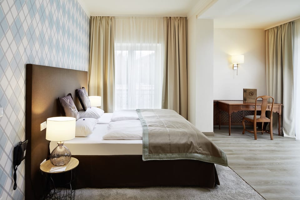 Junior Suite (L) | Hypo-allergenic bedding, minibar, in-room safe, free WiFi