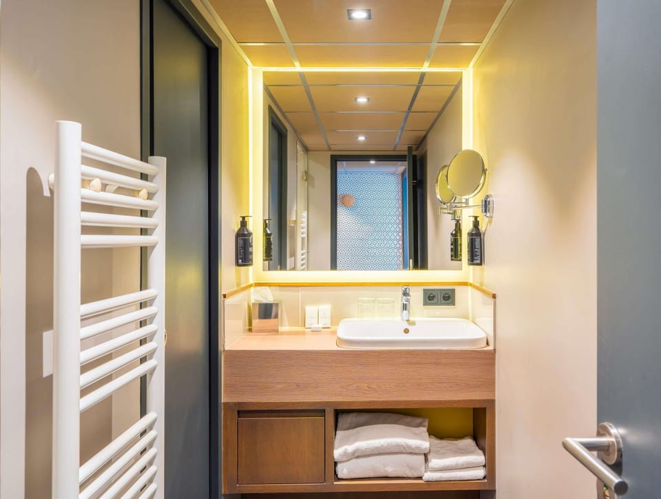 Superior Room, 2 Twin Beds | Premium bedding, minibar, in-room safe, desk