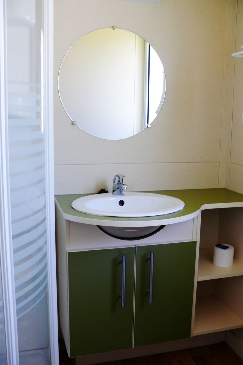 Bathroom sink