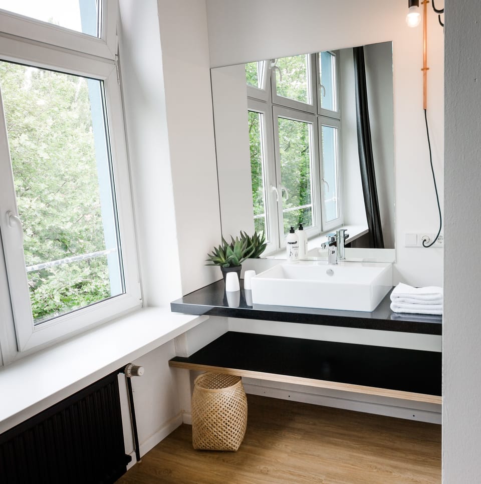 Bathroom sink