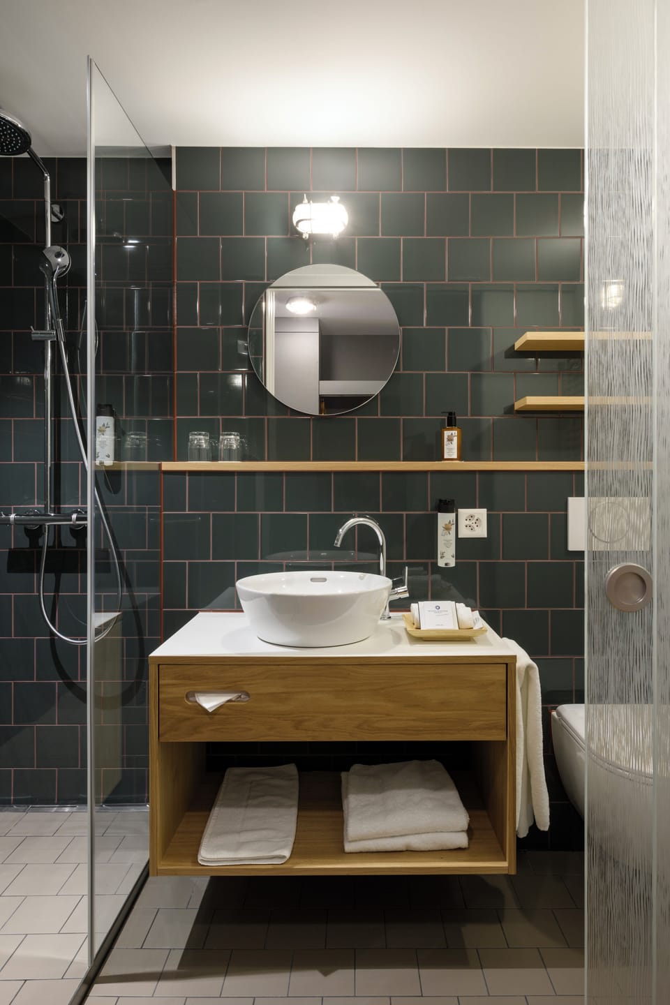 Comfort Double Room | Bathroom | Free toiletries, hair dryer, bathrobes, towels