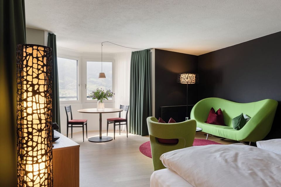 Superior Room | Living area | TV