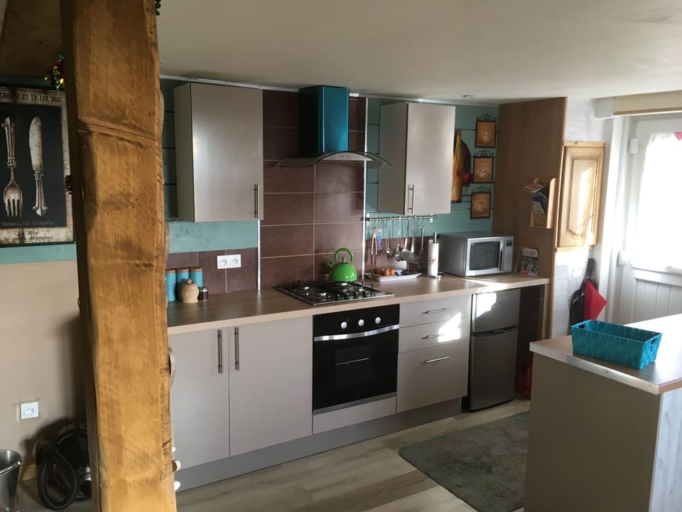 Standard Cottage, Ensuite (The Workshop) | Shared kitchen