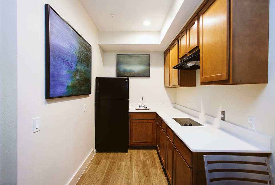 Queen/Queen Kitchen Business Suite, 2 Queen Beds, Non Smoking, Kitchenette | Soundproofing, free WiFi, bed sheets