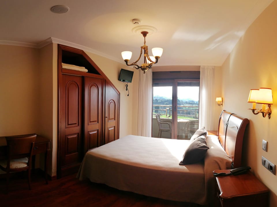 Double Room | Premium bedding, free WiFi, bed sheets