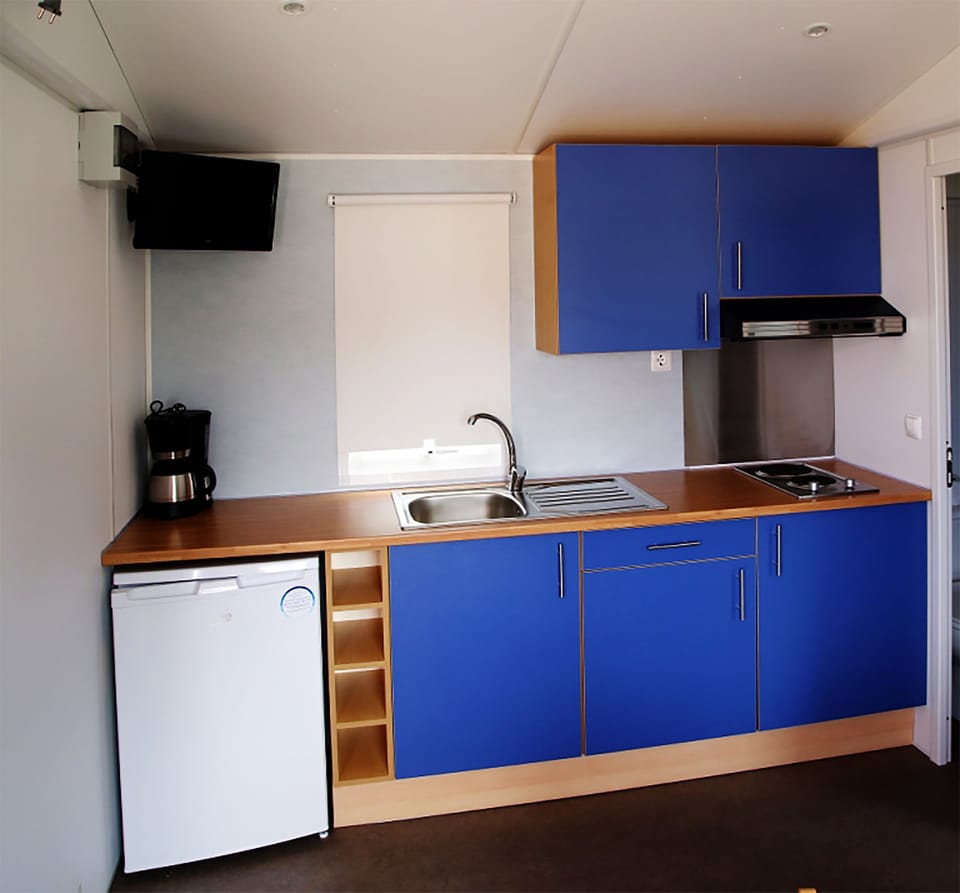 Bungalow, 2 Bedrooms (Neptuno) | Private kitchenette | Fridge, stovetop, cookware/dishes/utensils