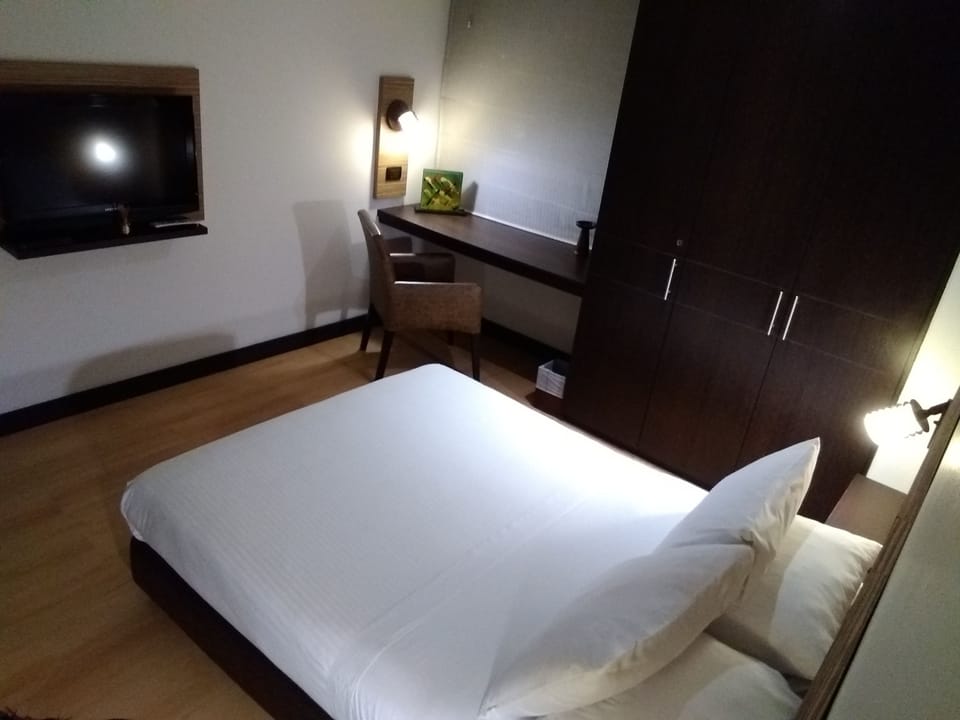 Double Room, 1 Double Bed | In-room safe, desk, iron/ironing board, free WiFi