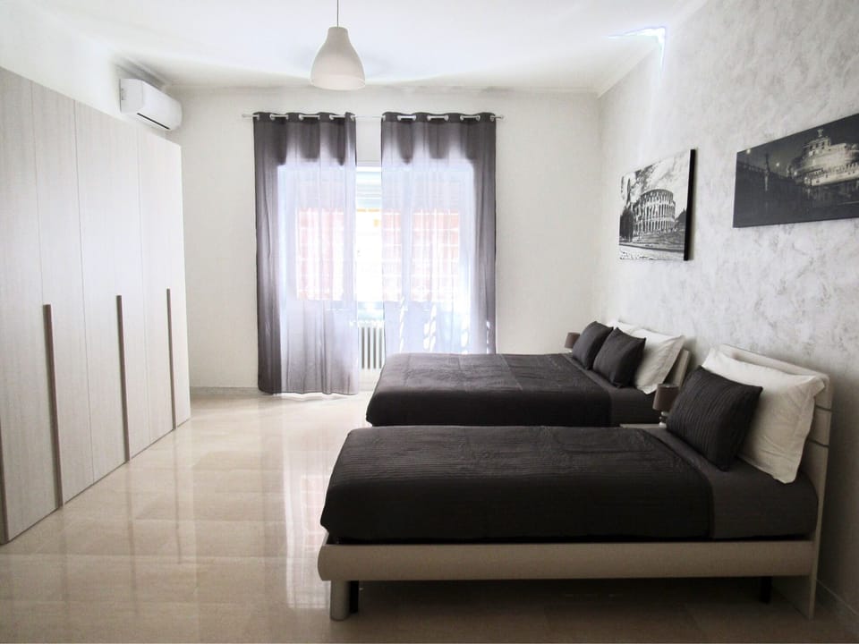 Triple Room | Down comforters, blackout drapes, free WiFi, bed sheets