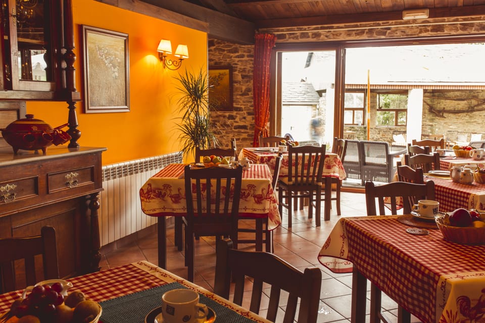 Daily continental breakfast (EUR 7 per person)