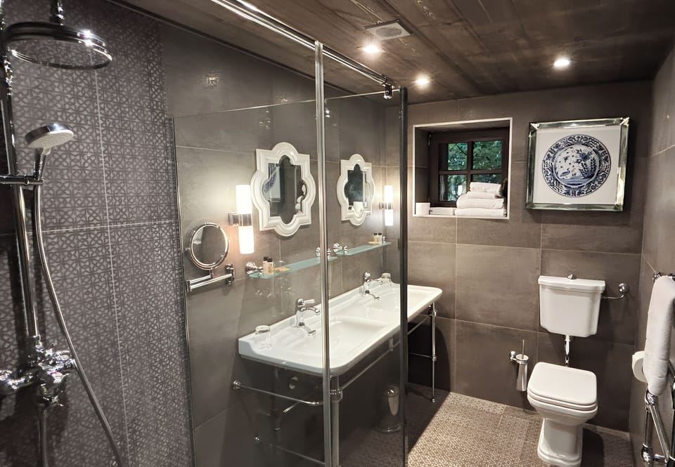 Superior Double or Twin Room, Balcony, Mountain View (Cristal) | Bathroom | Shower, free toiletries, hair dryer, slippers