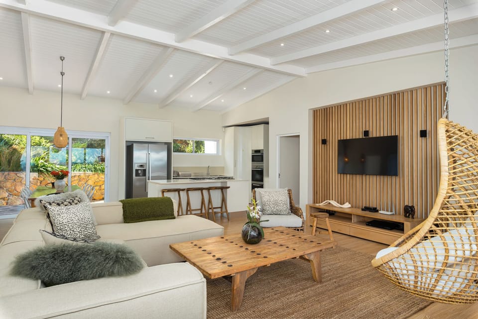 Luxury Villa, 4 Bedrooms (15 Ottawa) | Living room
