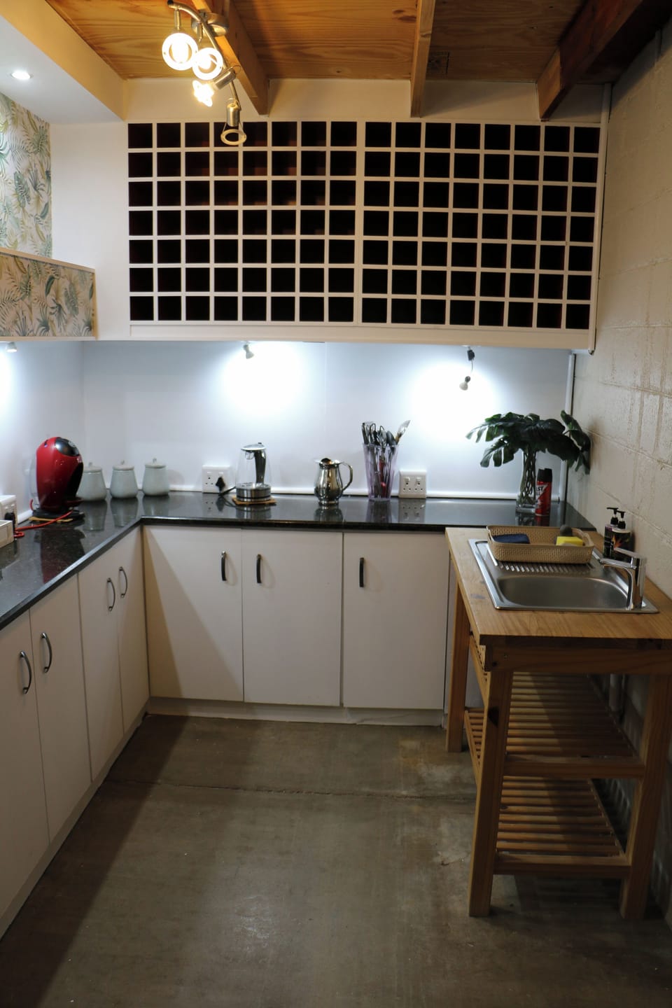 Luxury Double Room | Private kitchen | Coffee/tea maker, mini-fridge