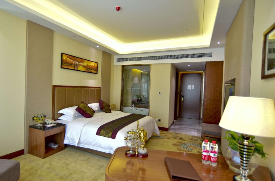 Minibar, in-room safe, desk, iron/ironing board