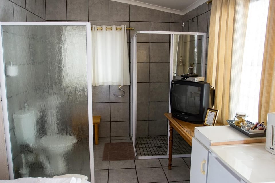 Shower, towels
