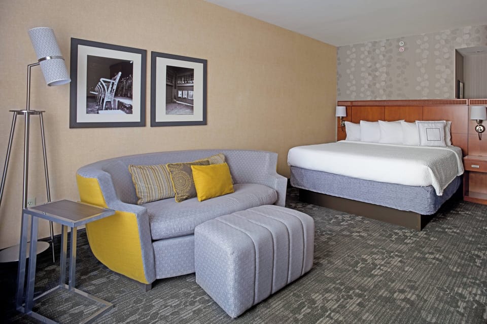Premium bedding, desk, iron/ironing board, free WiFi