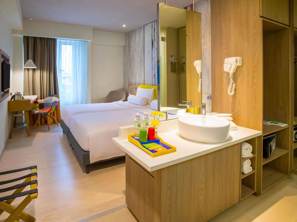 Standard Room, 2 Twin Beds | Minibar, in-room safe, desk, laptop workspace