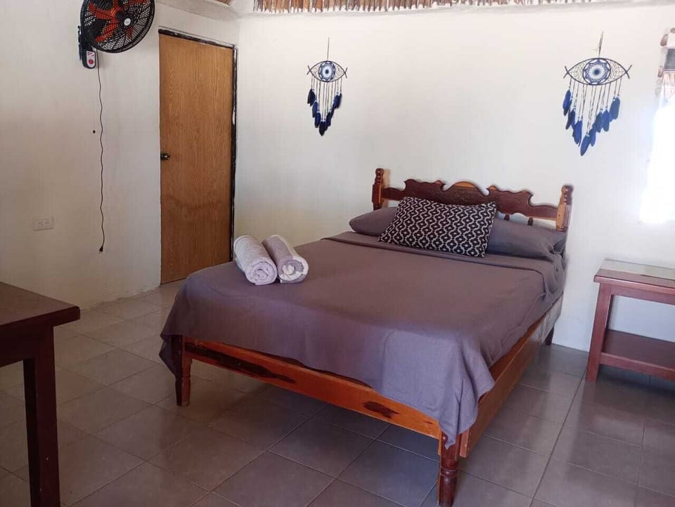 Traditional Cabin, 1 Double Bed, Garden View, Garden Area | Free WiFi, bed sheets