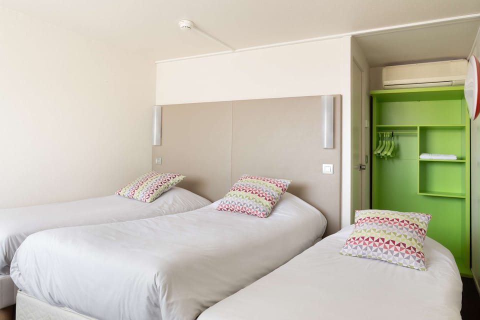Standard Room, 2 Twin Beds (Junior Bed up to 10 years) | Premium bedding, desk, laptop workspace, blackout drapes
