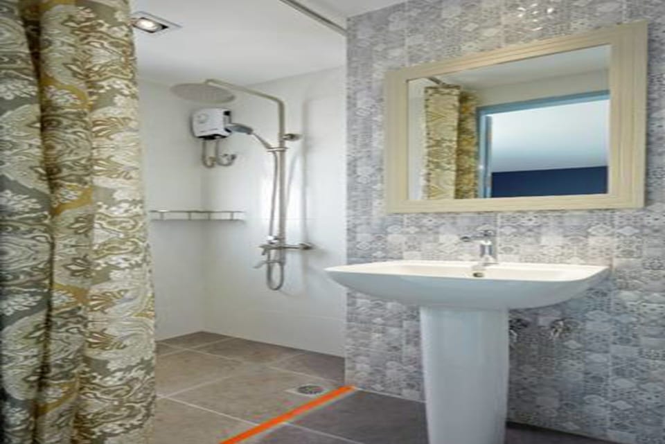 Shower, free toiletries, hair dryer, bathrobes