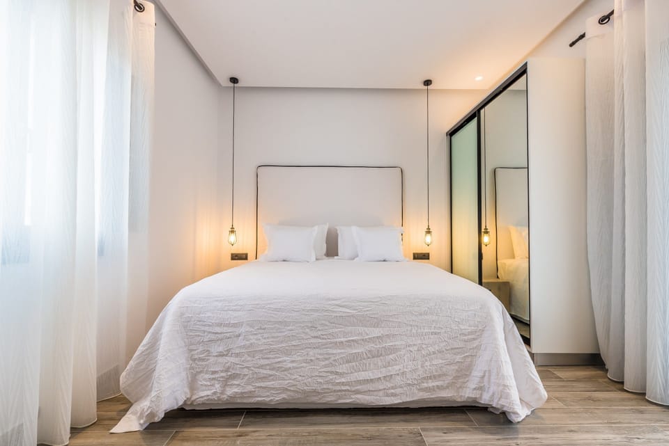 Luxury Villa, Multiple Beds | Egyptian cotton sheets, premium bedding, in-room safe, desk