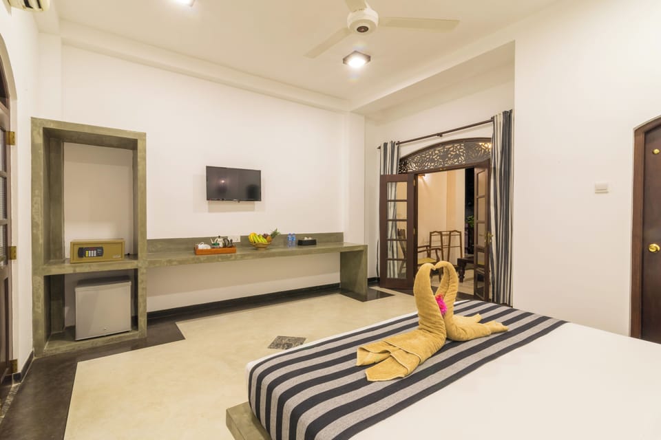 Deluxe Double Room, 1 King Bed, Balcony, Garden View | In-room safe, desk, blackout drapes, iron/ironing board