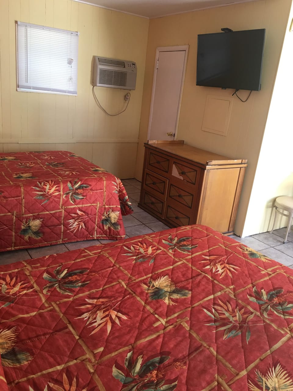 Desk, WiFi (free), bed sheets