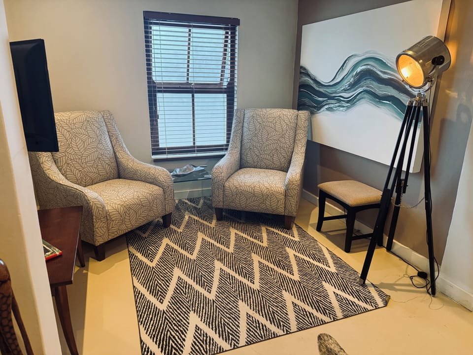 Standard Double Suite  | Living area | 32-inch flat-screen TV with satellite channels, TV