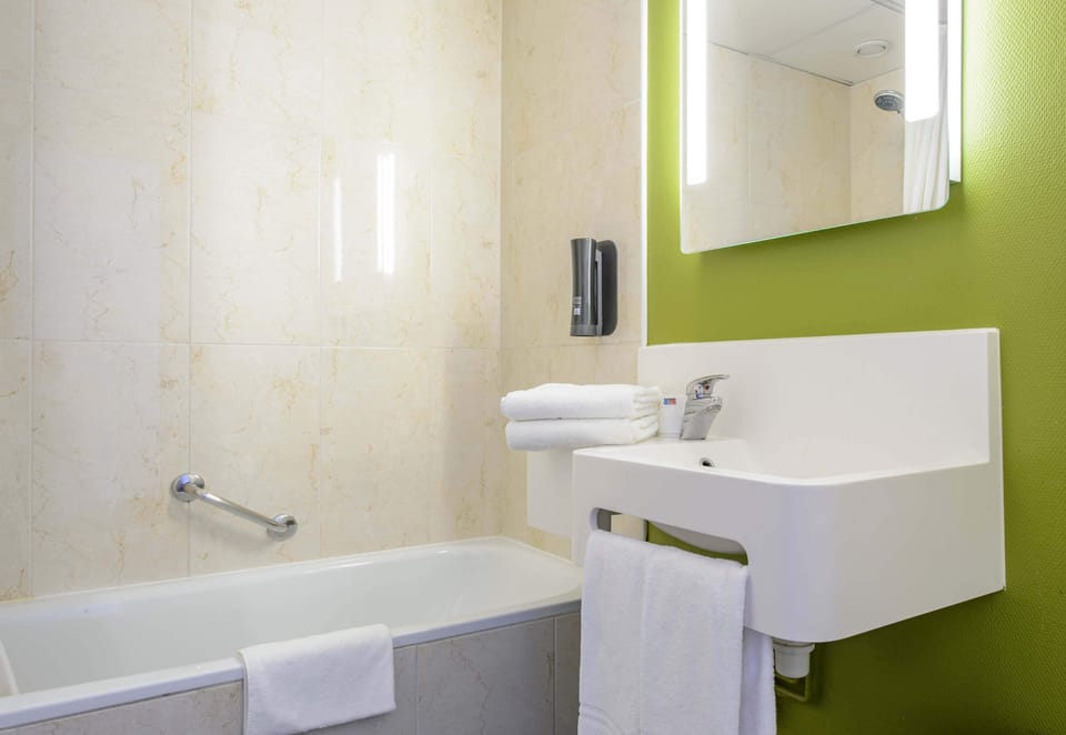 Shower, towels
