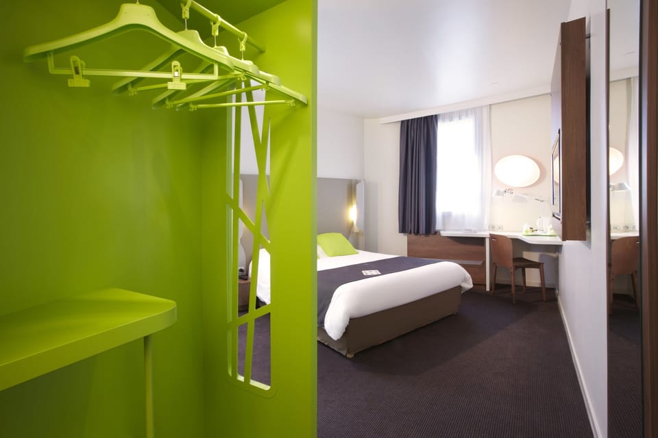 Standard Room, 1 Double Bed | Desk, blackout drapes, soundproofing, iron/ironing board
