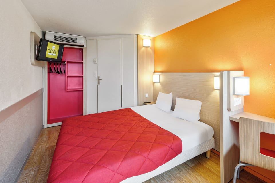 Standard Room, 1 Double Bed | Desk, laptop workspace, blackout drapes, free WiFi