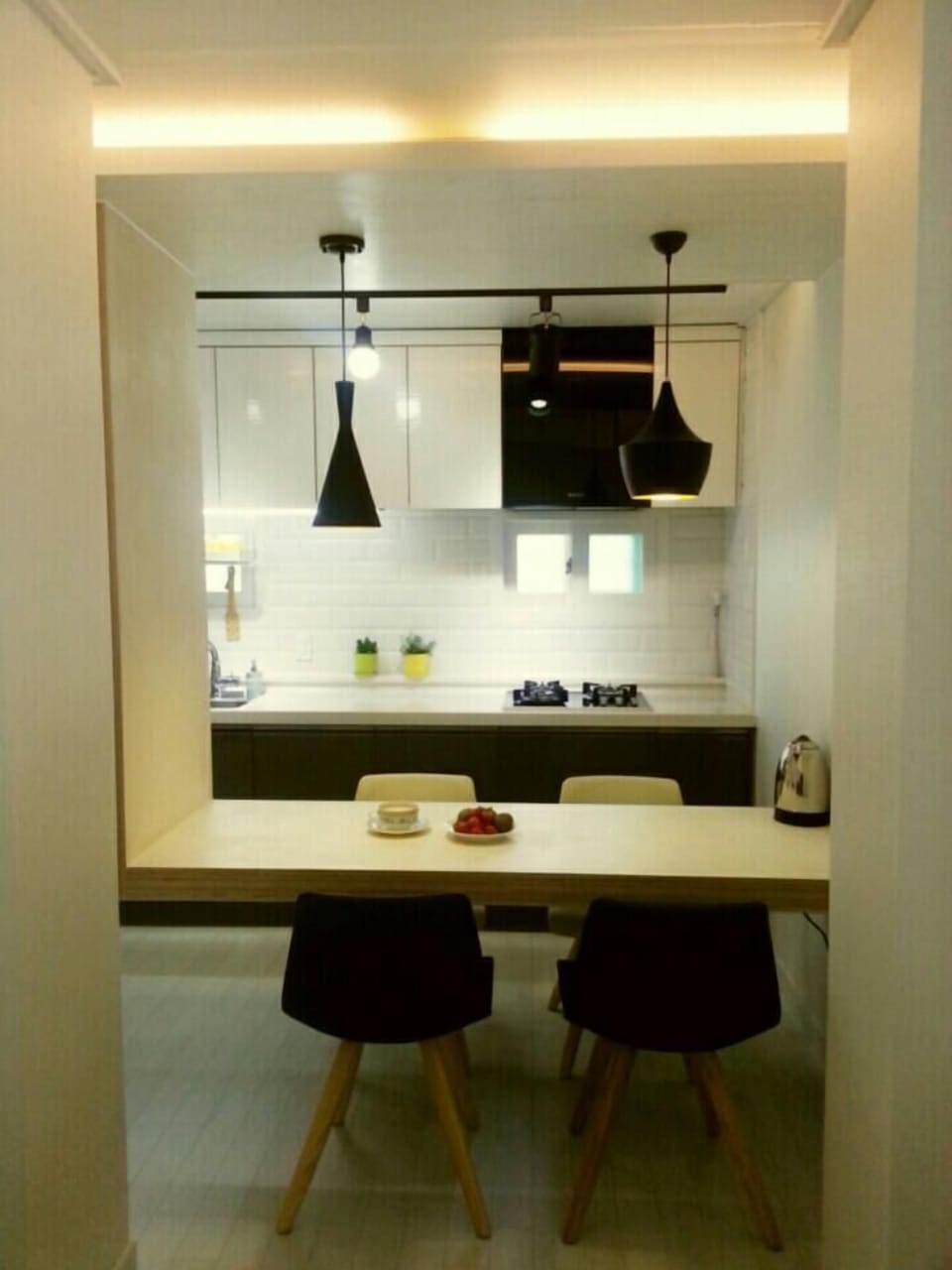 Suite | Private kitchenette | Full-size fridge, microwave, stovetop, rice cooker