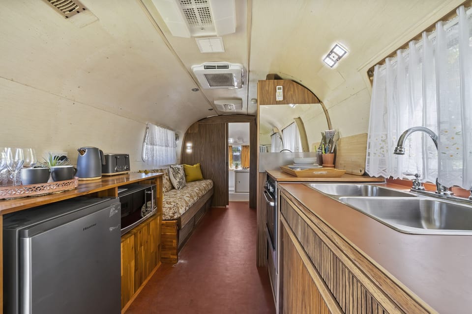 Tradewind Airstream Caravan (Shared Toilet) | Premium bedding, WiFi (free), bed sheets