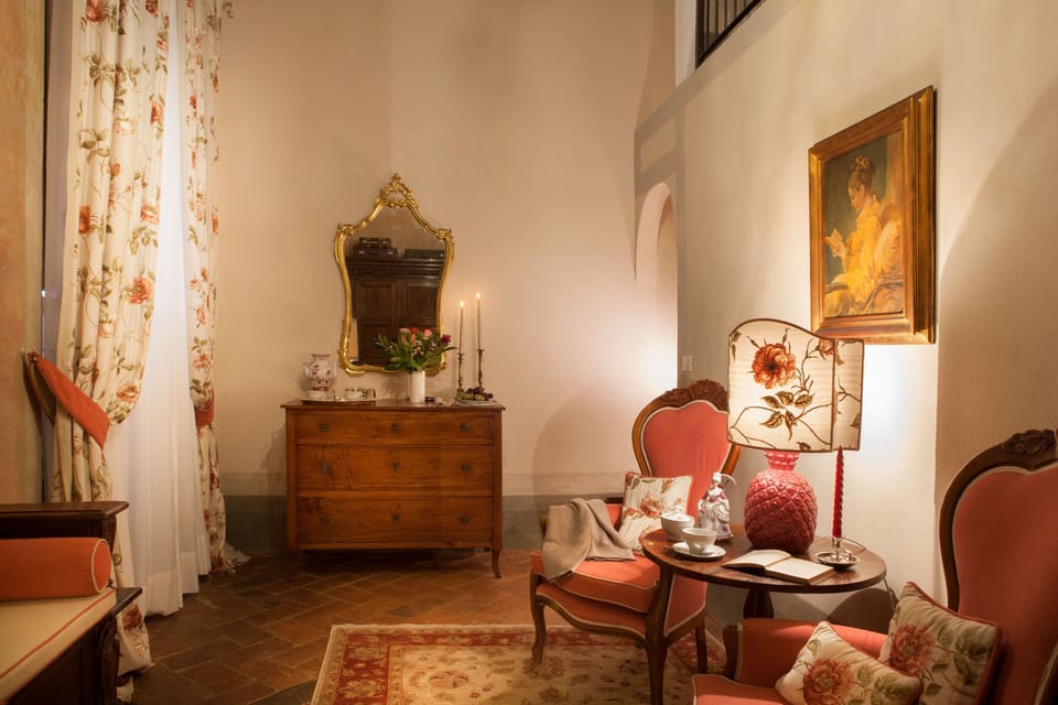 Exclusive Suite (Naldini) | Living area | Flat-screen TV, smart speakers